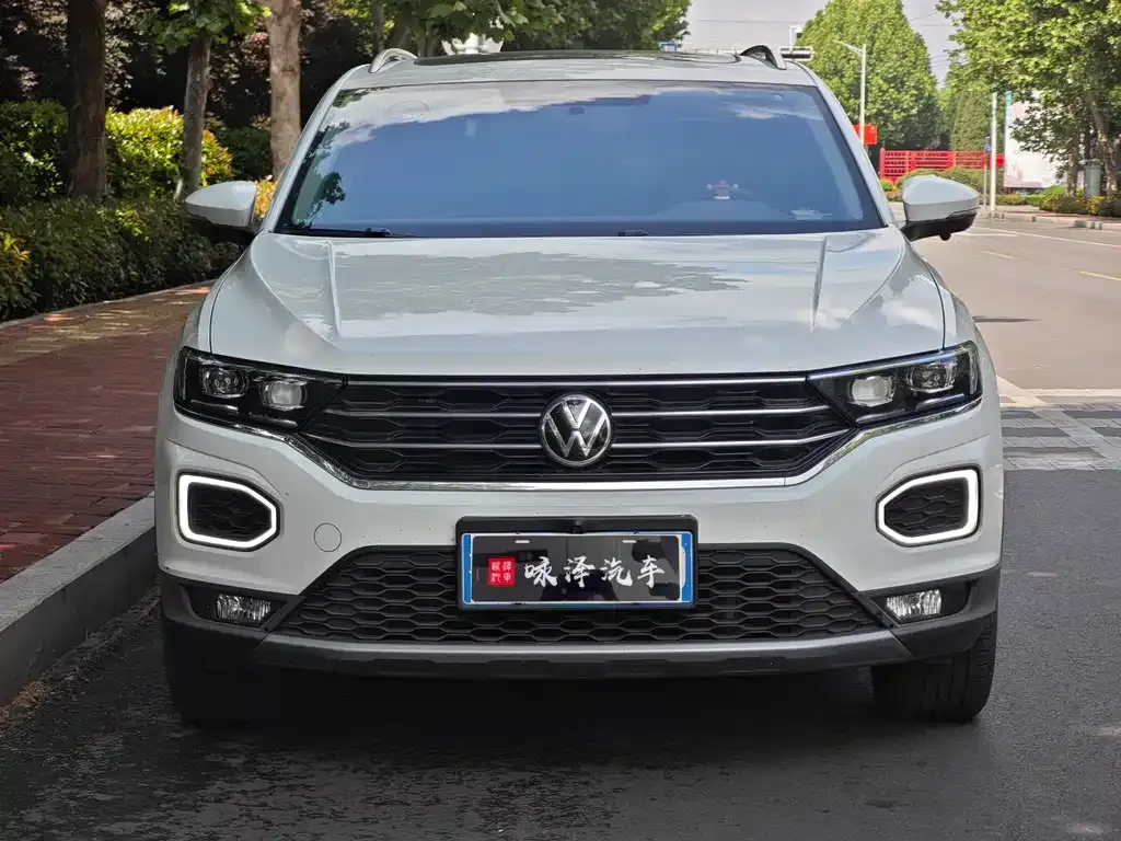 Volkswagen T-Roc — фото 1