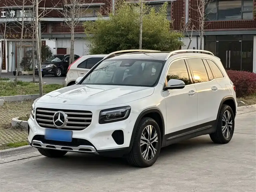 Mercedes-Benz GLB — фото 1