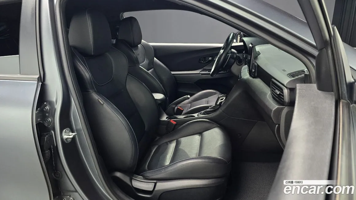Hyundai Veloster — фото 4