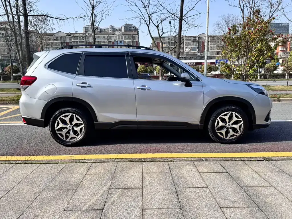 Subaru Forester — фото 7