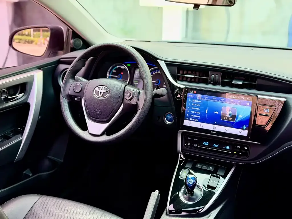 Toyota Corolla Hybrid — фото 7