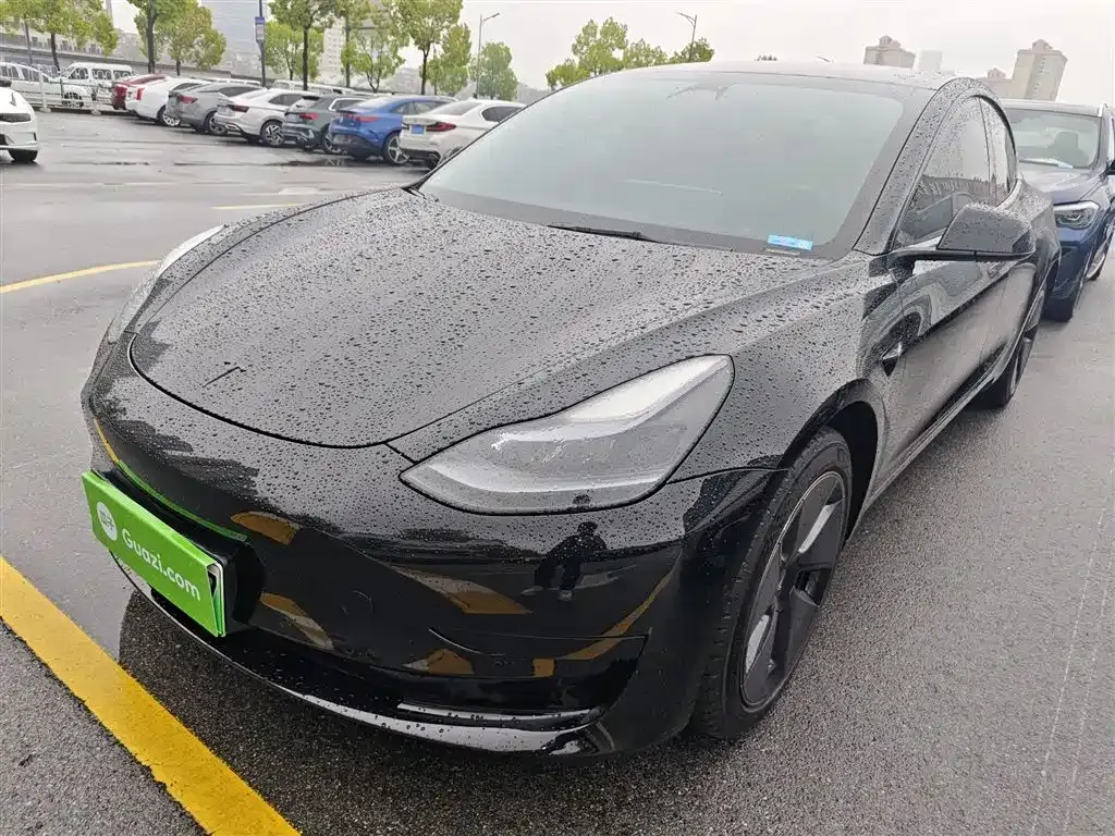 Tesla Model 3 — фото 1