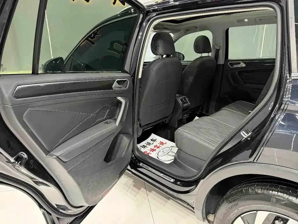 Volkswagen Tiguan L — фото 5