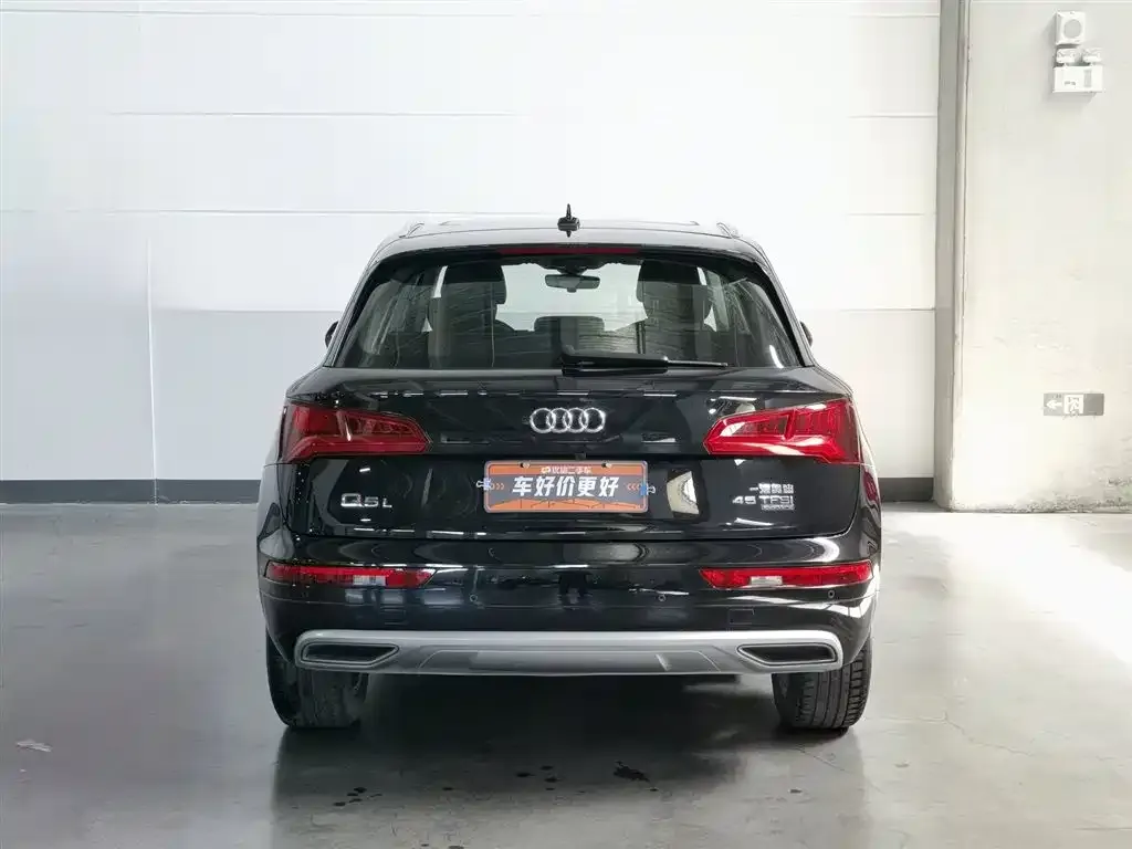 Audi Q5L — фото 10