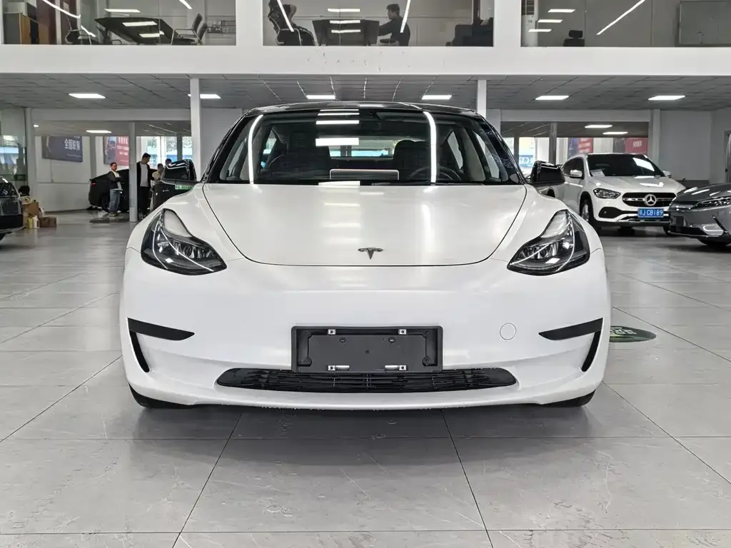 Tesla Model 3 — фото 10