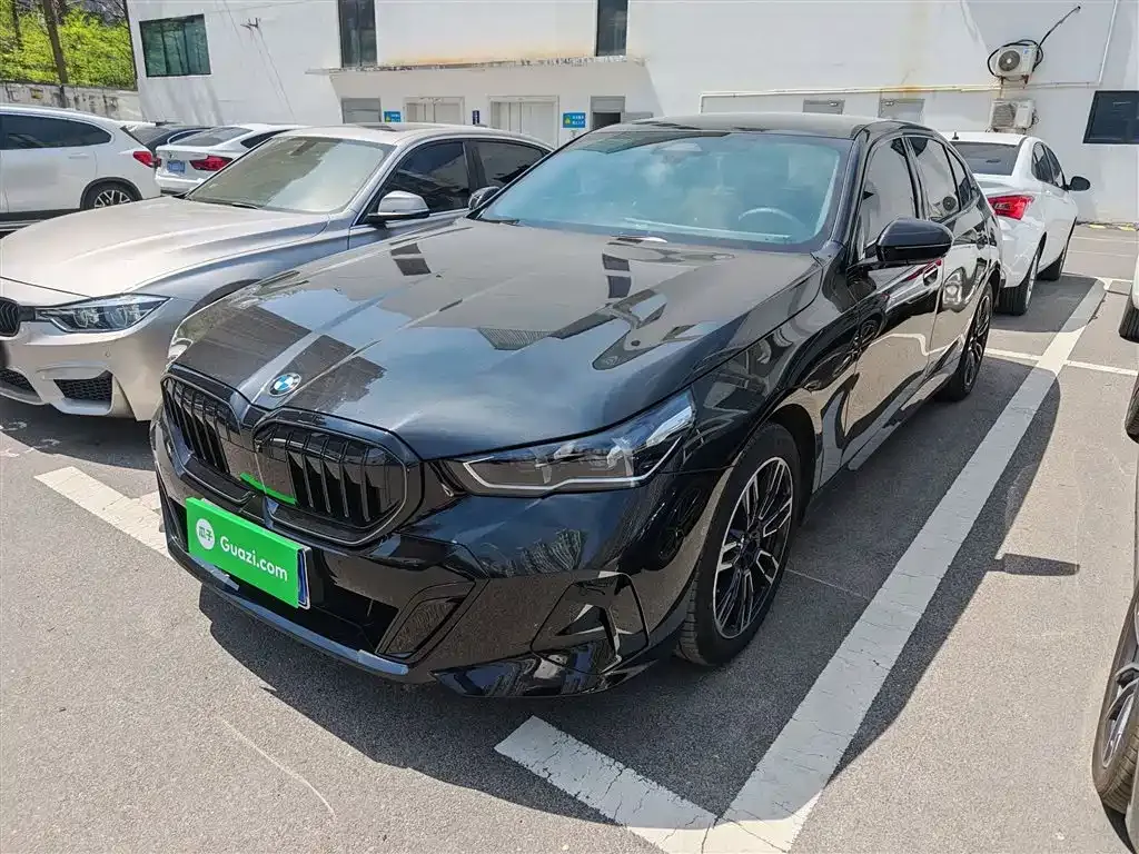 BMW 5 Series — фото 1