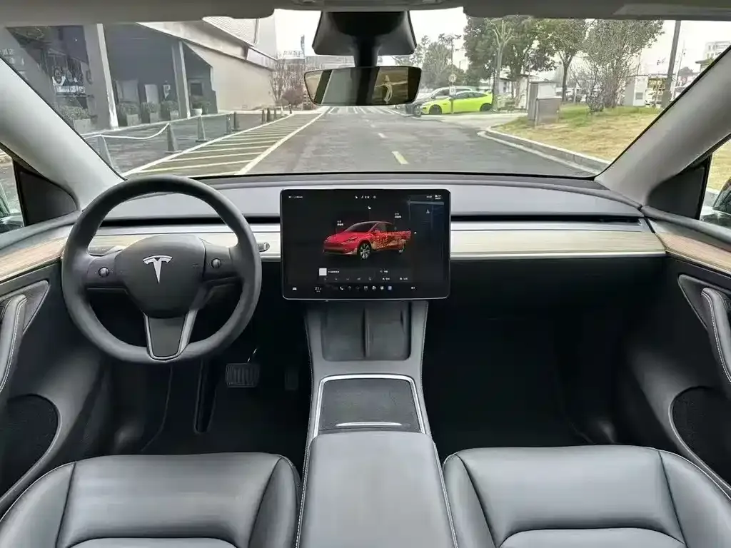 Tesla Model Y — фото 4
