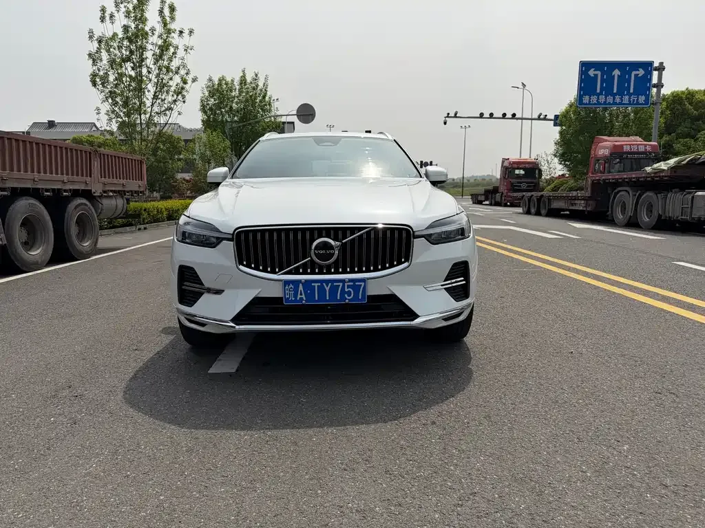 Volvo XC60 — фото 2