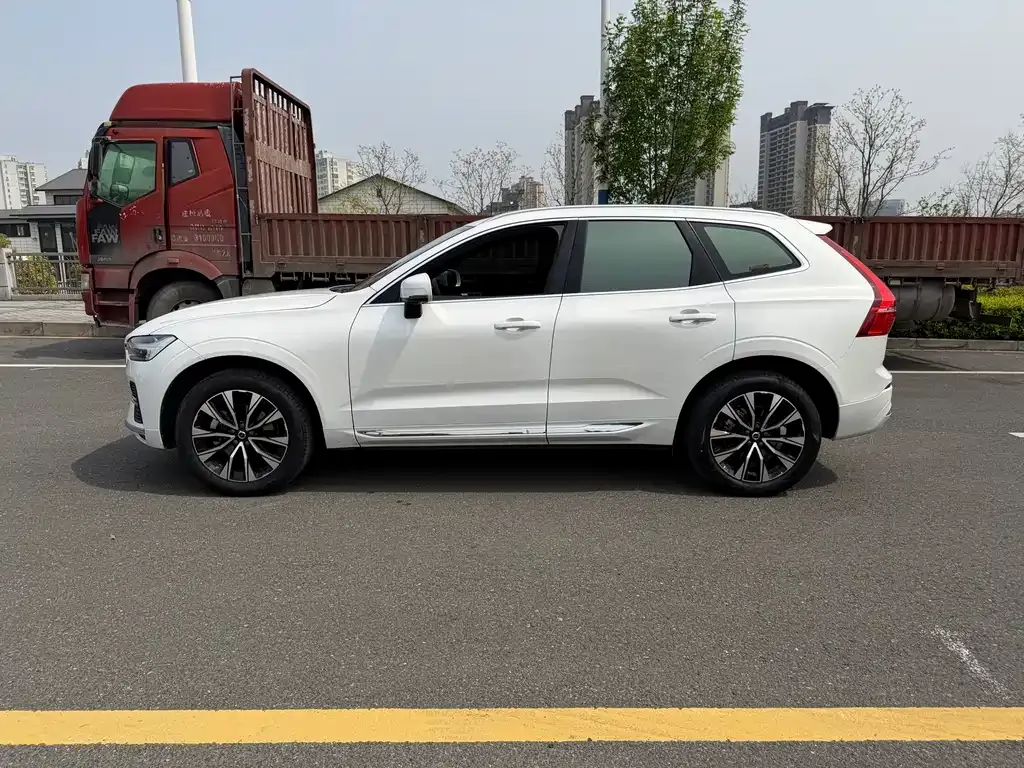 Volvo XC60 — фото 9