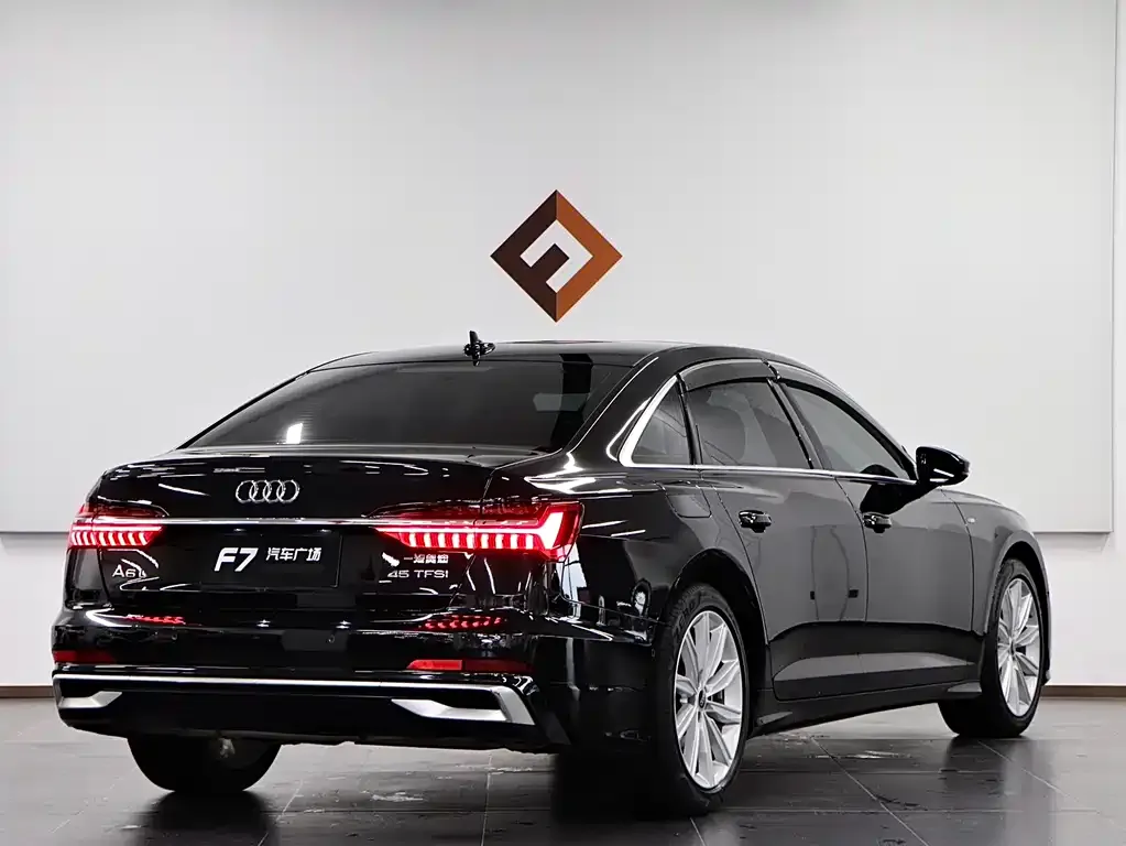Audi A6L — фото 7