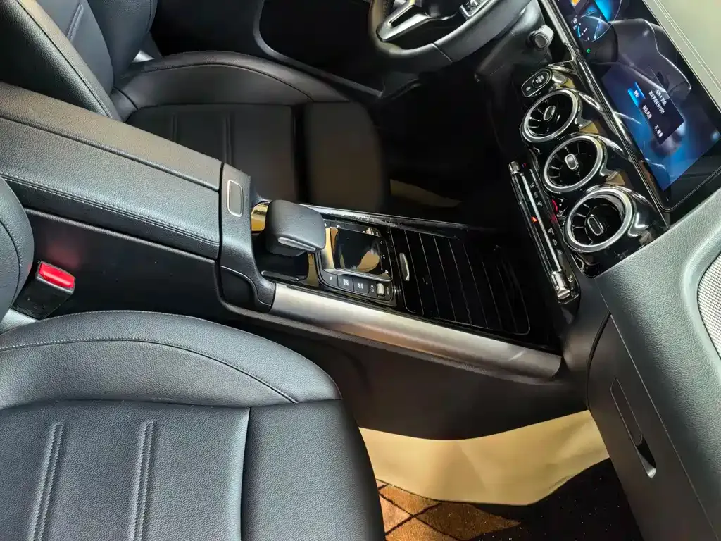 Mercedes-Benz GLA — фото 6