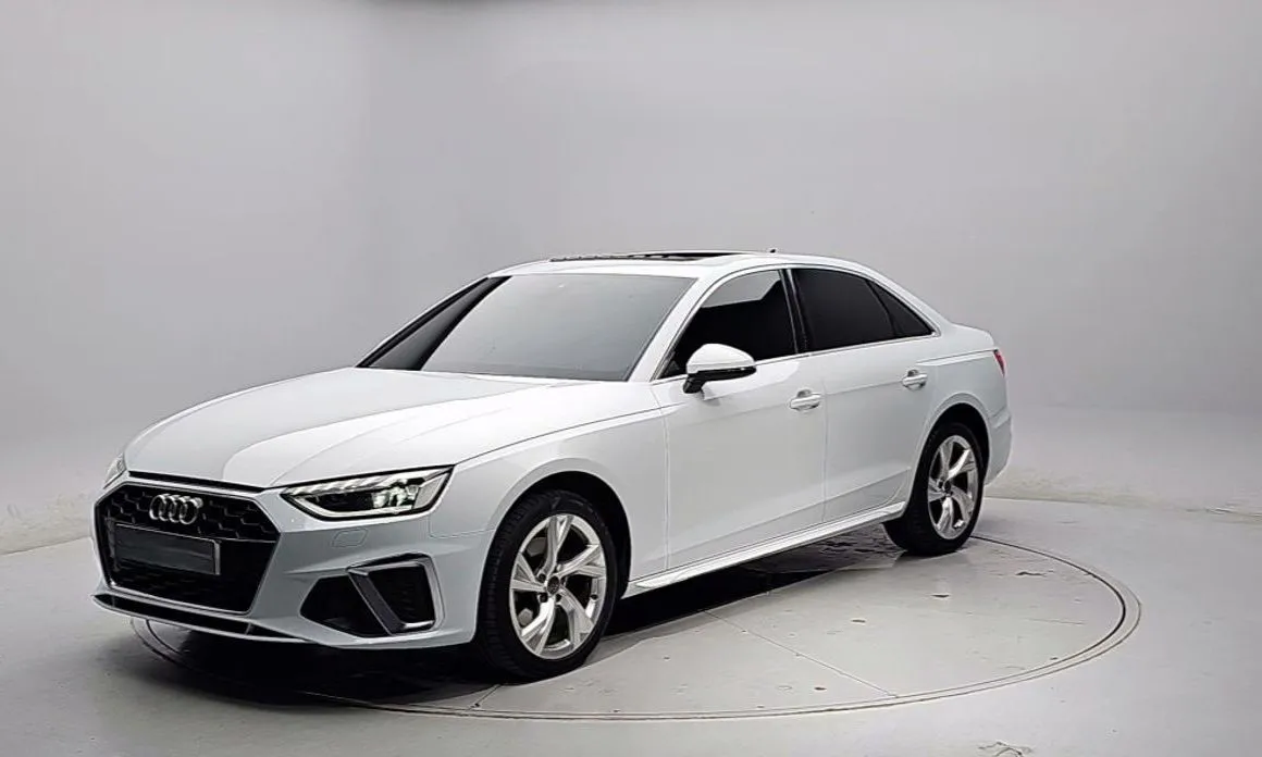 Audi A4 — фото 1