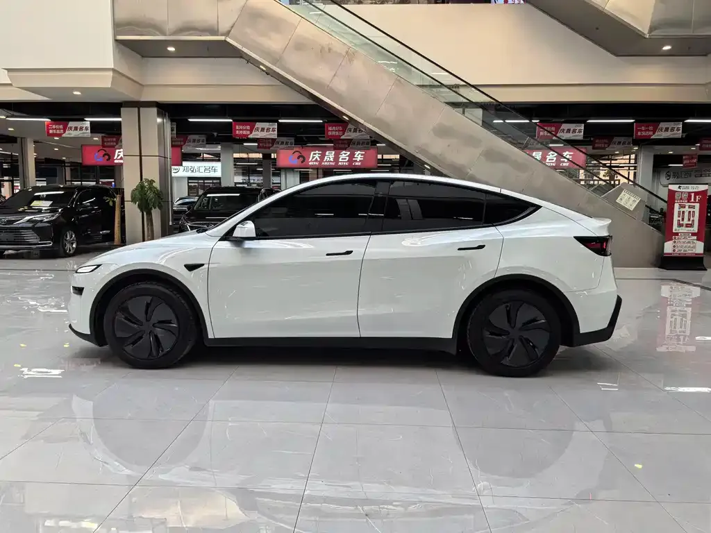 Tesla Model Y — фото 4