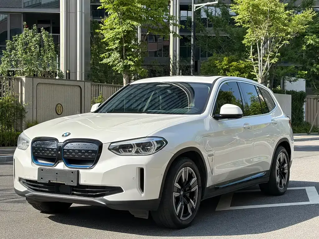 BMW iX3 — фото 1