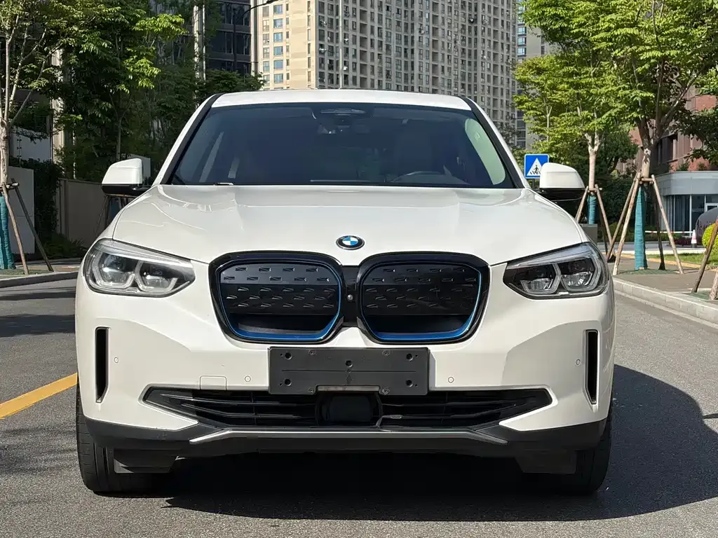 BMW iX3 — фото 8