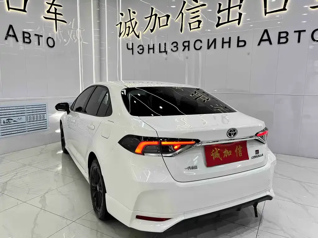 Toyota Corolla — фото 5