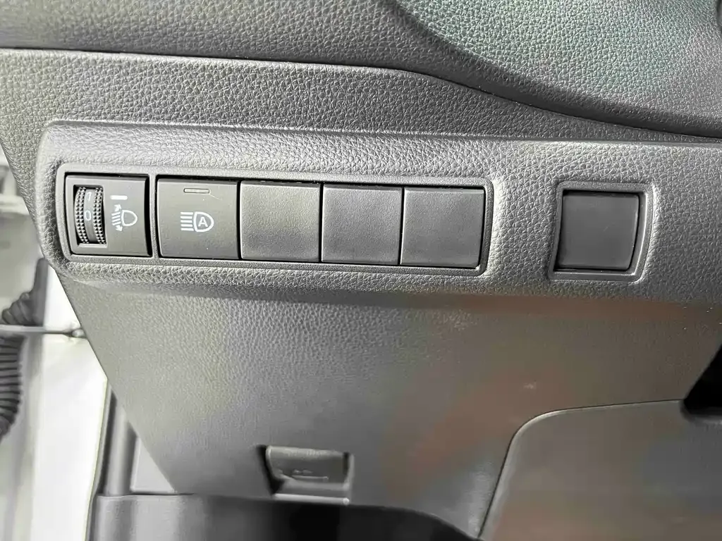 Toyota Corolla — фото 9