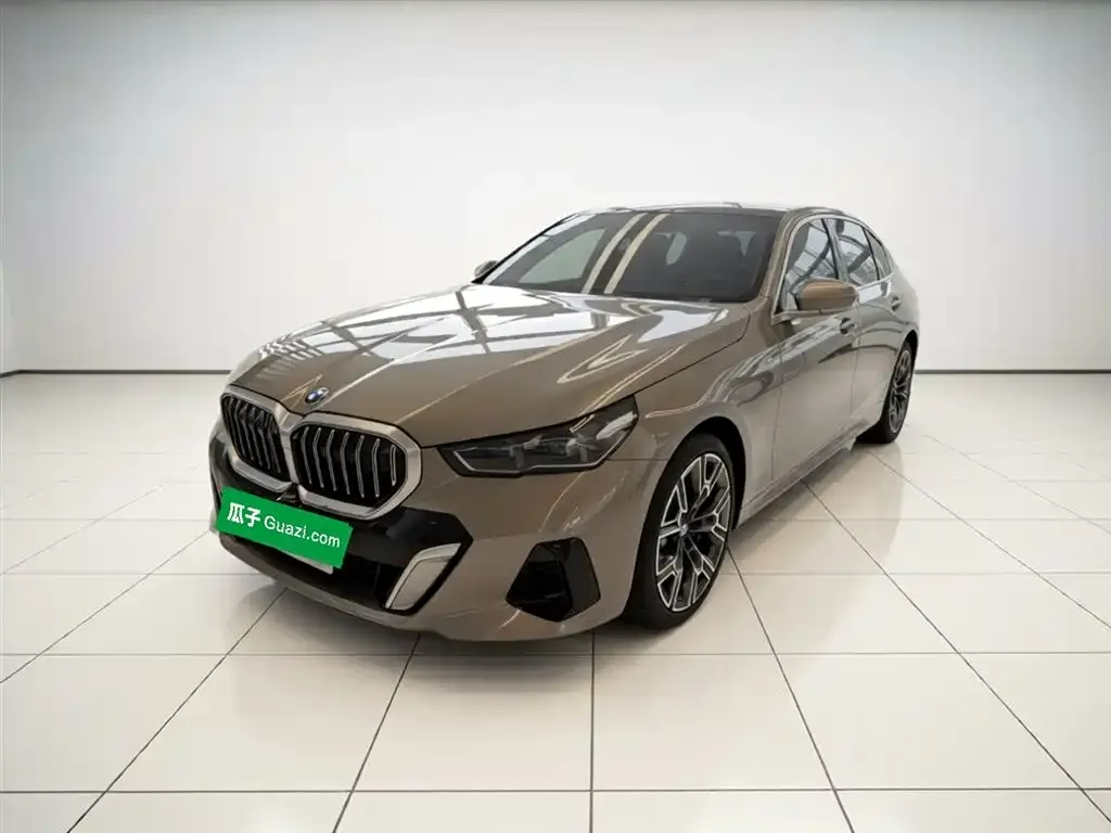 BMW 5 Series — фото 1