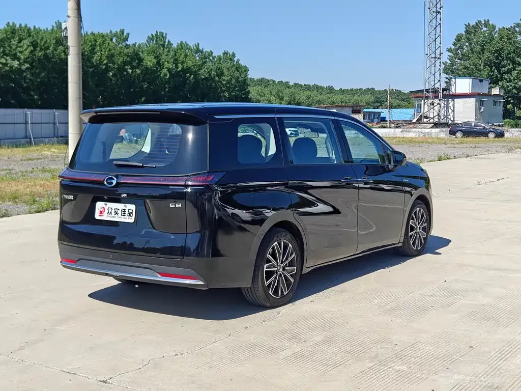 GAC Motor E8 Hybrid — фото 4