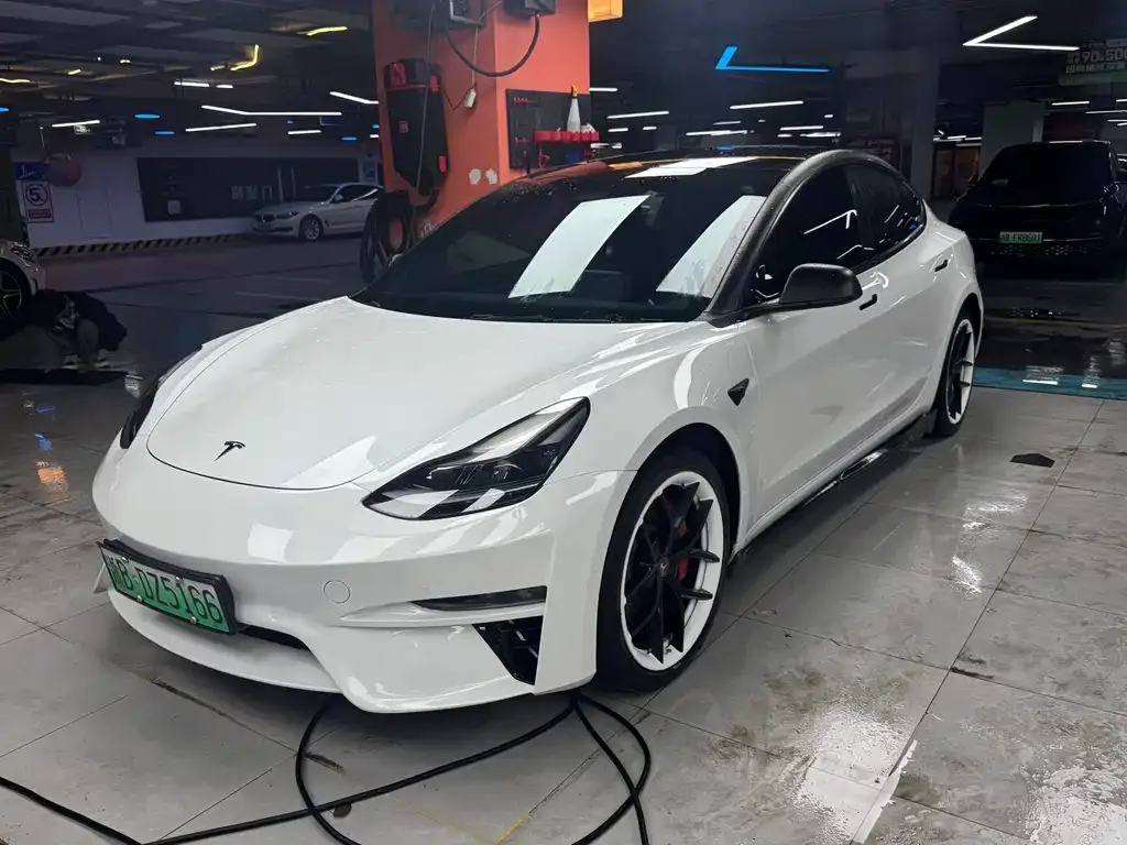 Tesla Model 3 — фото 1