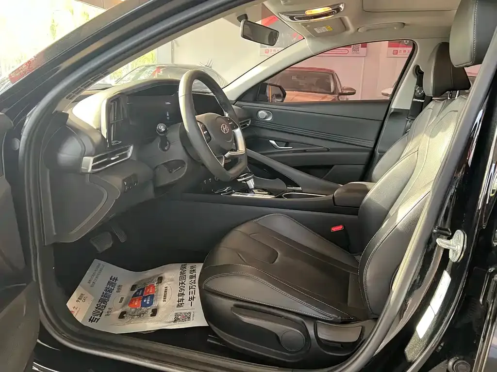 Hyundai Elantra — фото 10