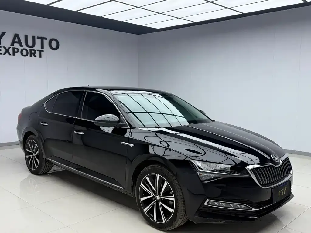 Skoda Superb — фото 8