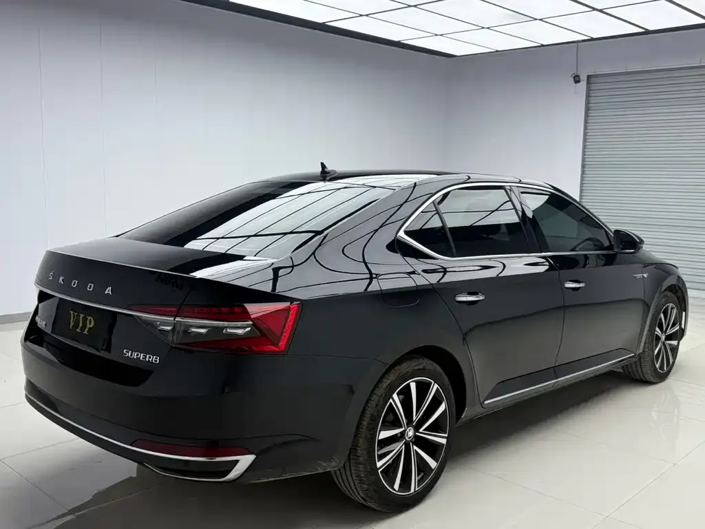 Skoda Superb — фото 10