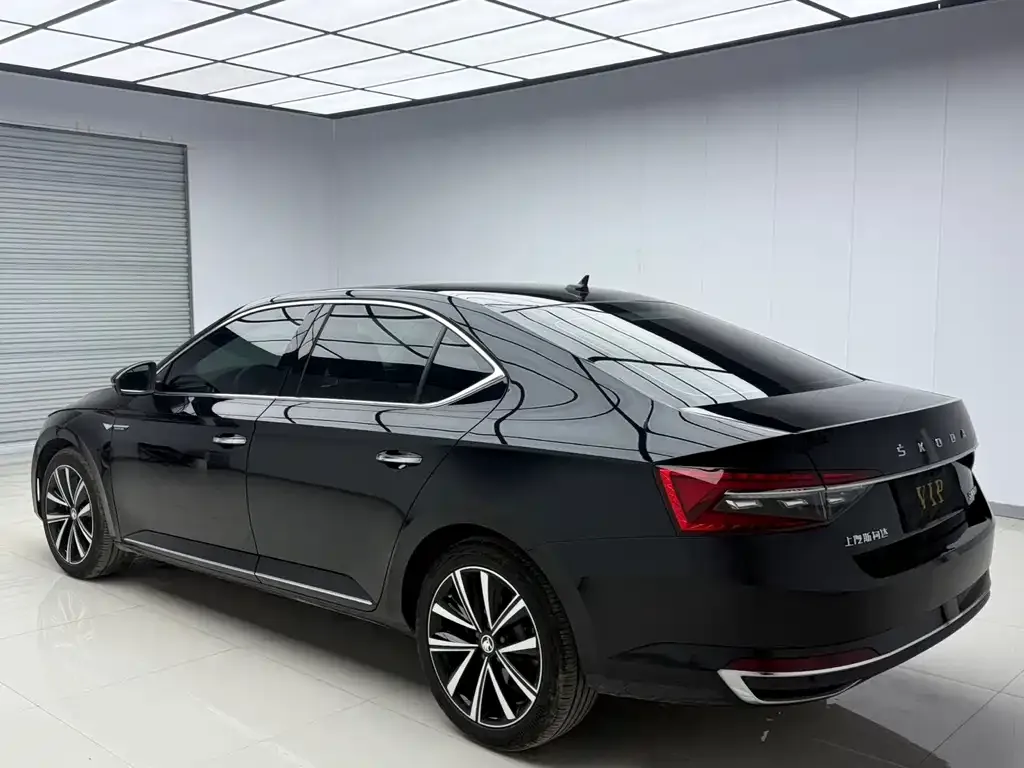 Skoda Superb — фото 6
