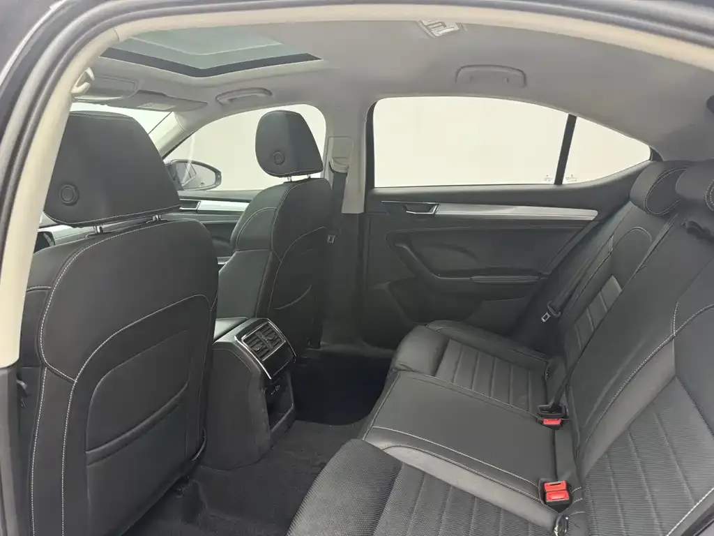 Skoda Superb — фото 5