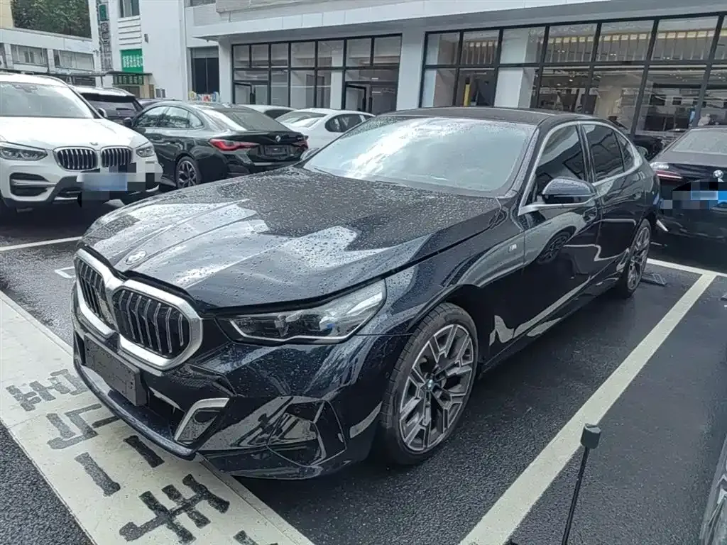 BMW 5 Series — фото 1