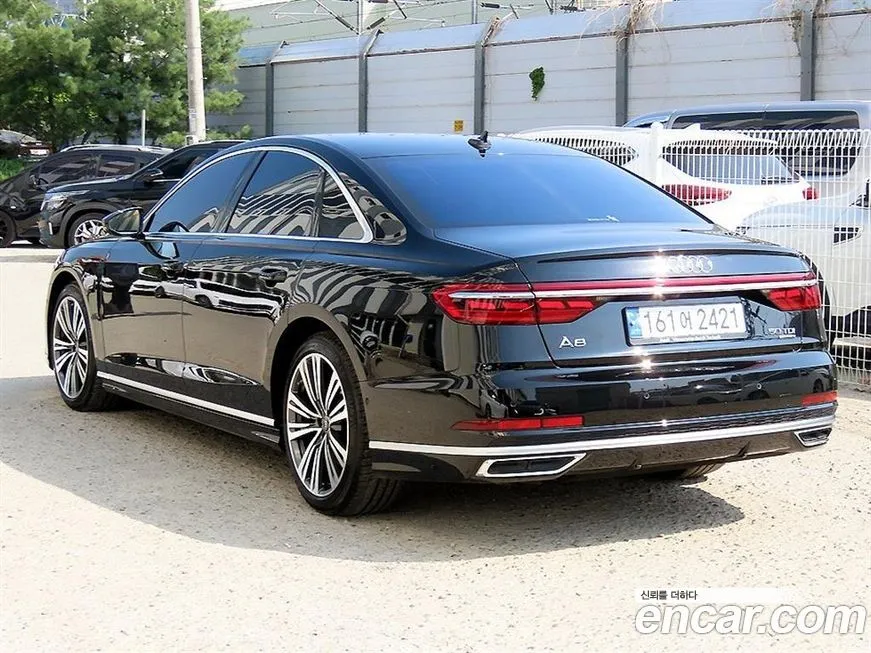 Audi A8 — фото 3