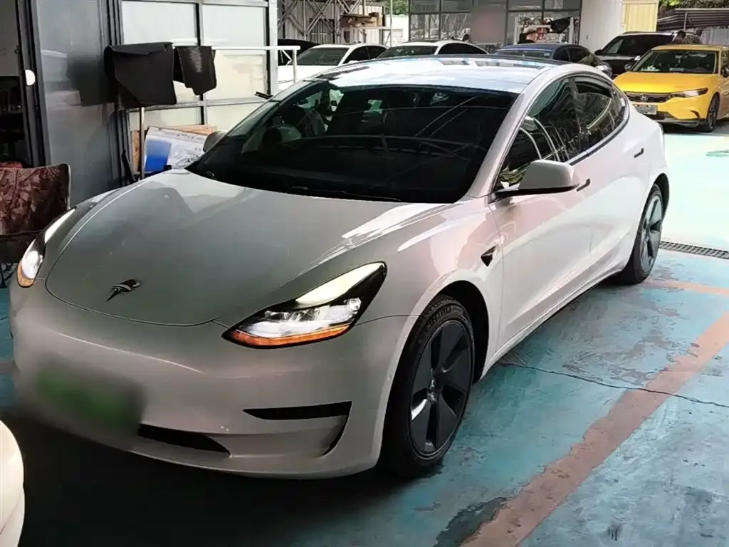 Tesla Model 3 — фото 9