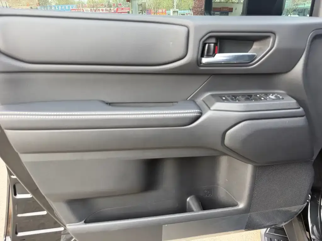 Toyota Prado — фото 2