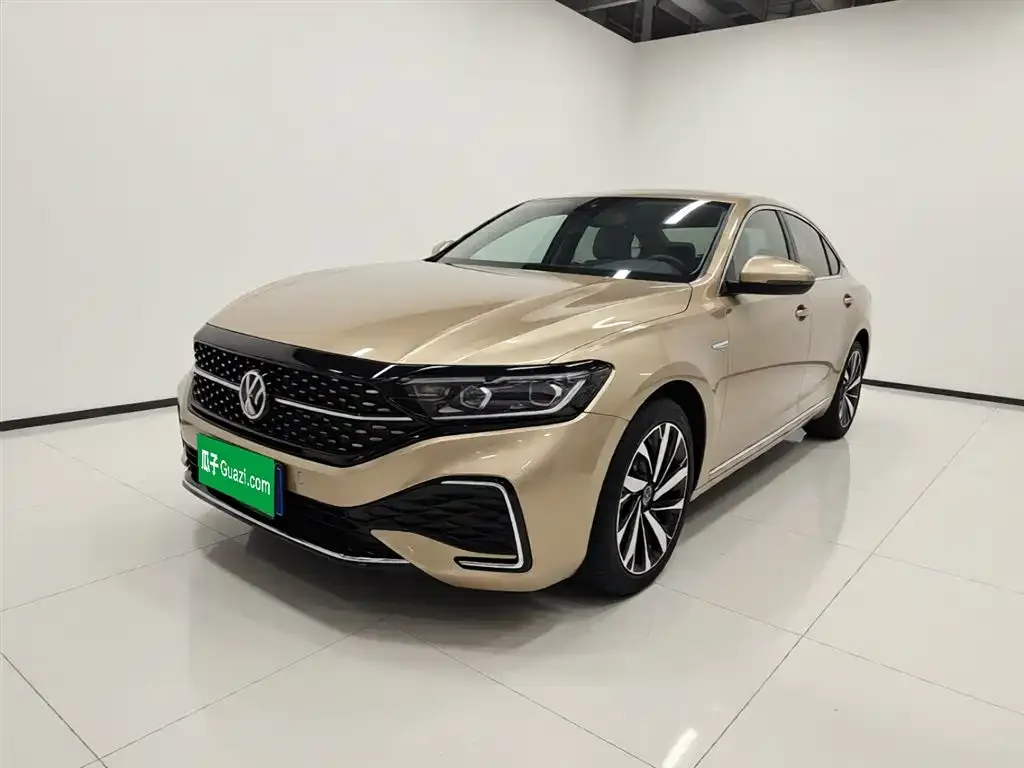 Volkswagen Passat — фото 1