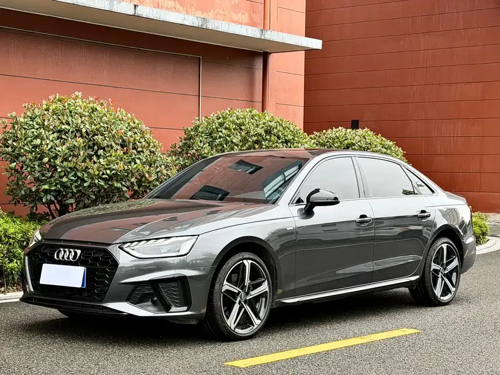 Audi A4L — фото 1