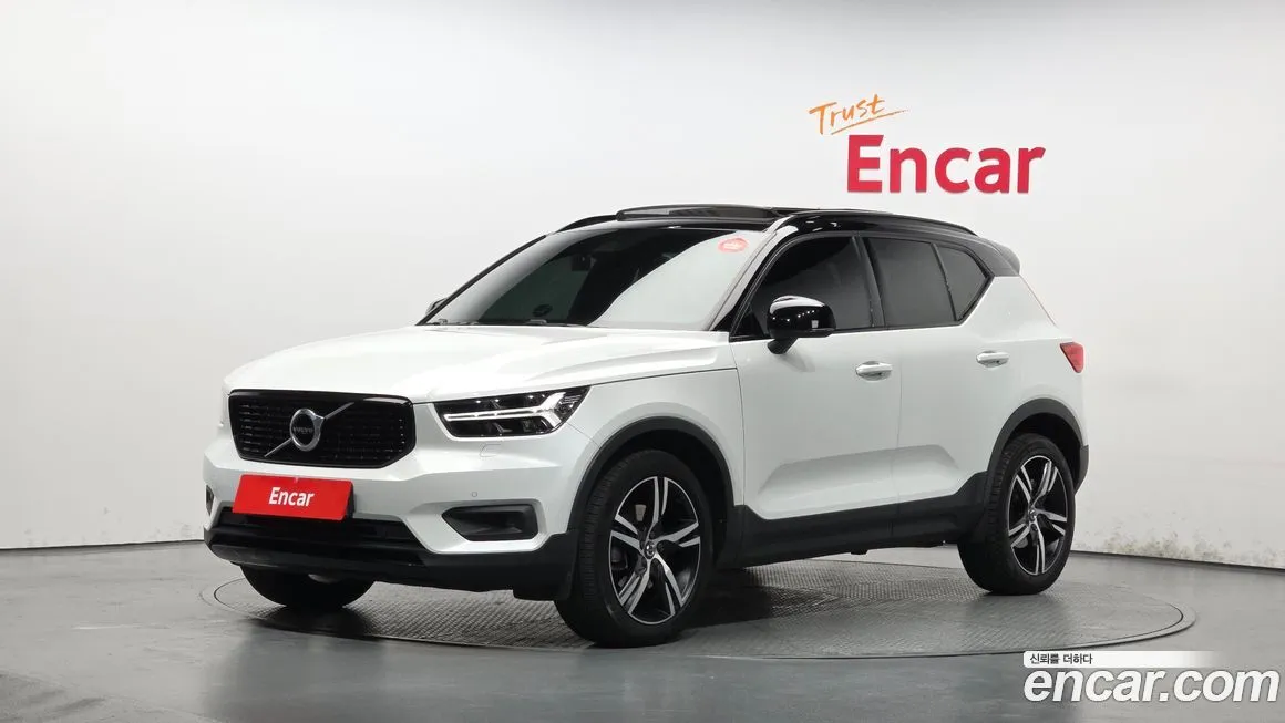 Volvo XC40 — фото 1