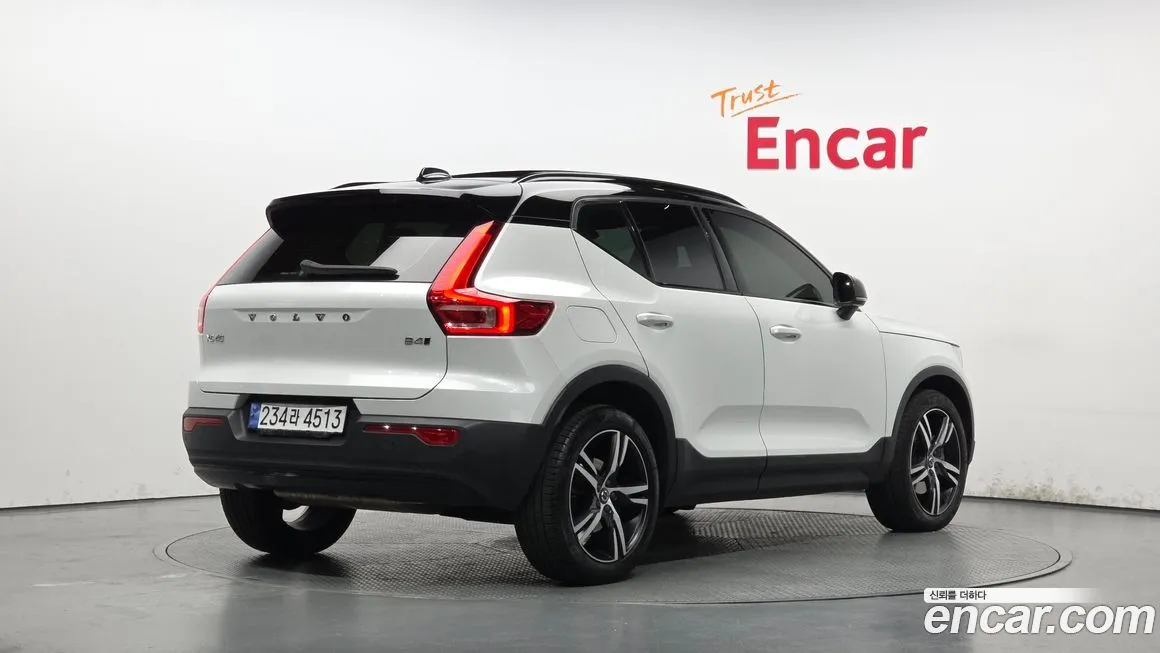Volvo XC40 — фото 3
