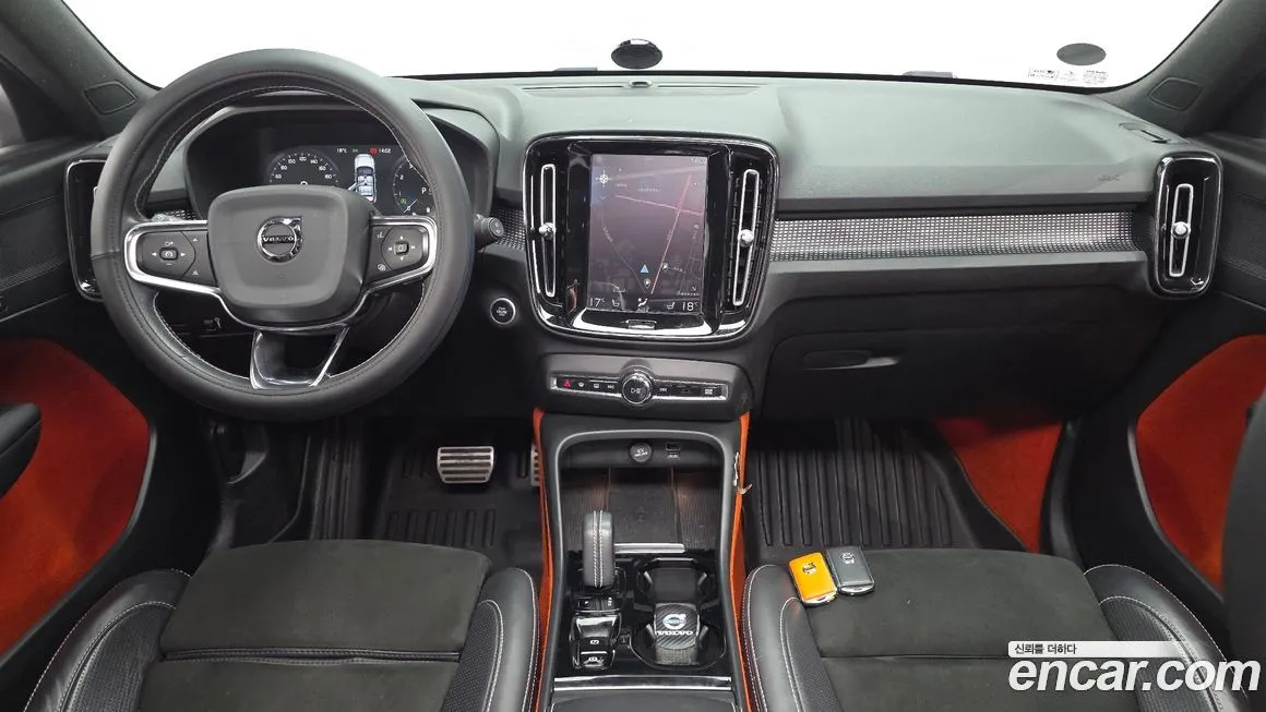 Volvo XC40 — фото 10