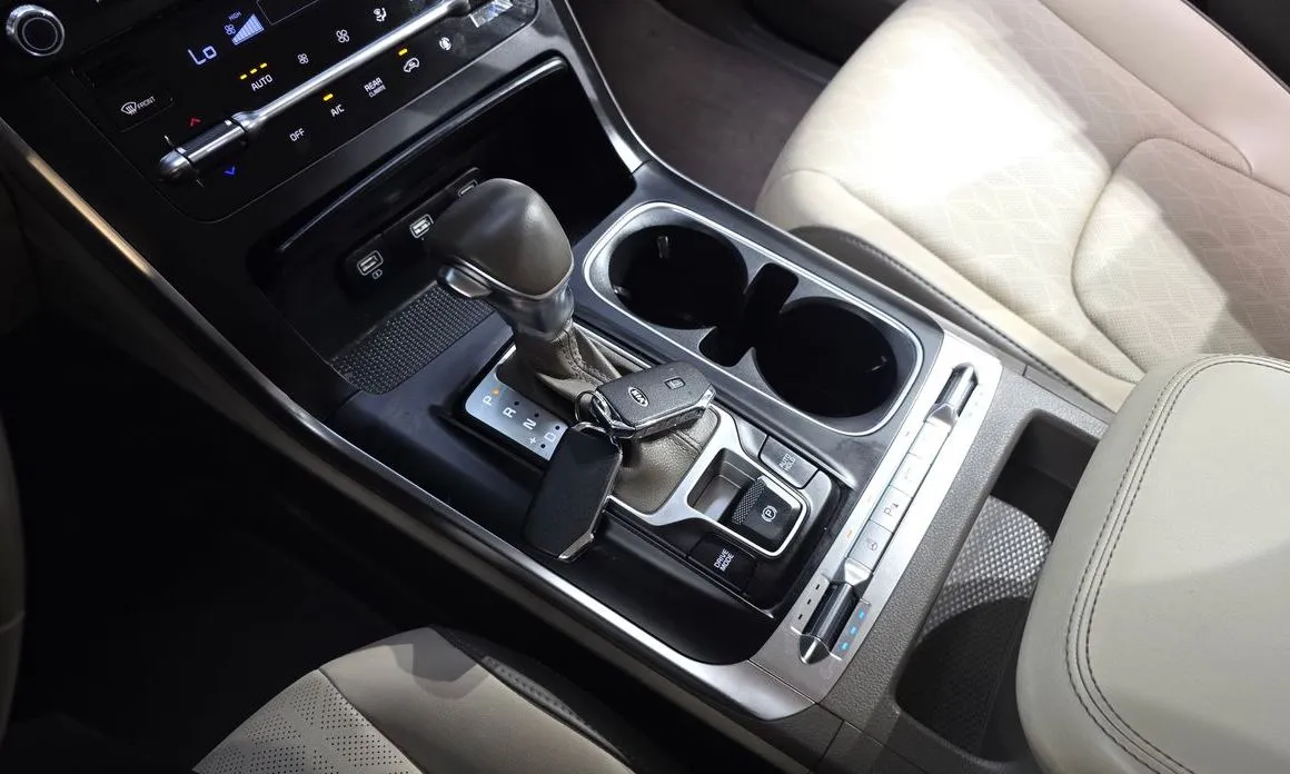 Kia Carnival — фото 10