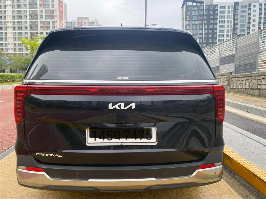 Kia Carnival — фото 10