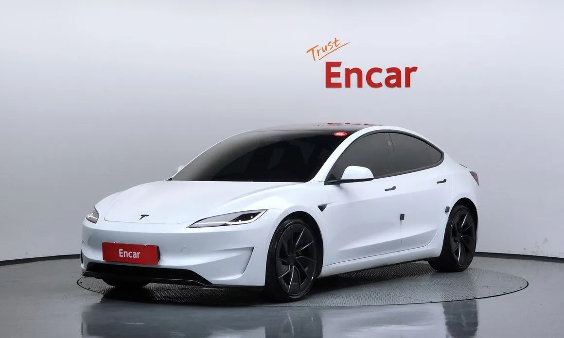 Tesla Model 3 — фото 1