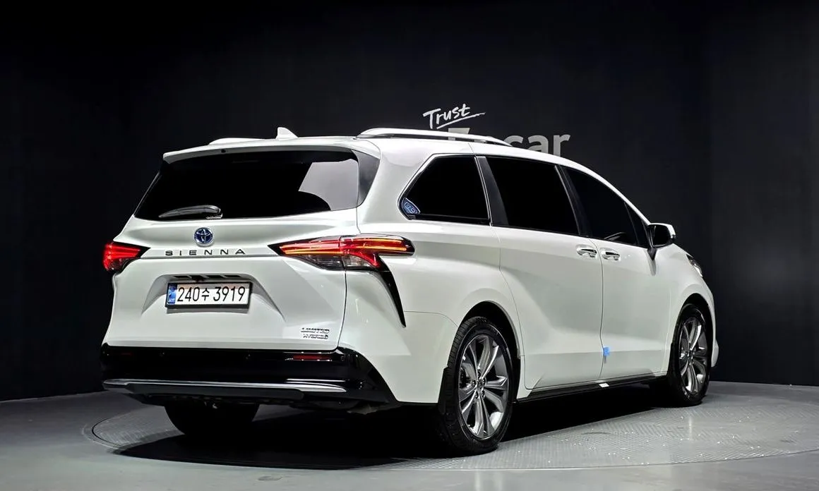 Toyota Sienna — фото 2