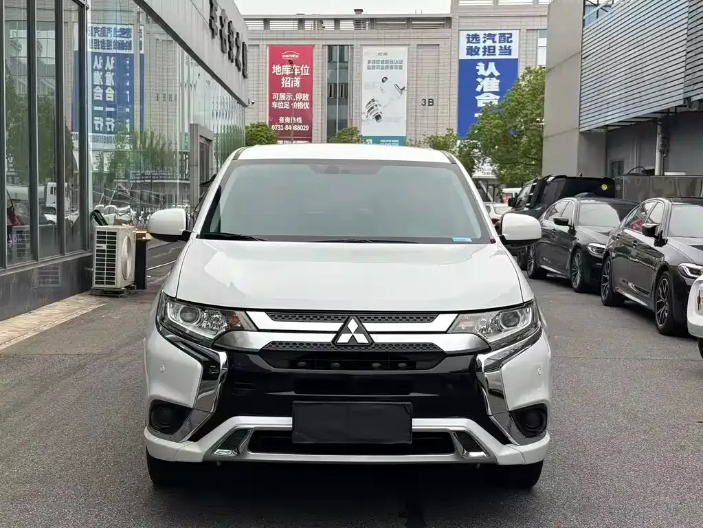 Mitsubishi Outlander — фото 3