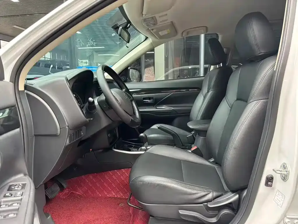 Mitsubishi Outlander — фото 2