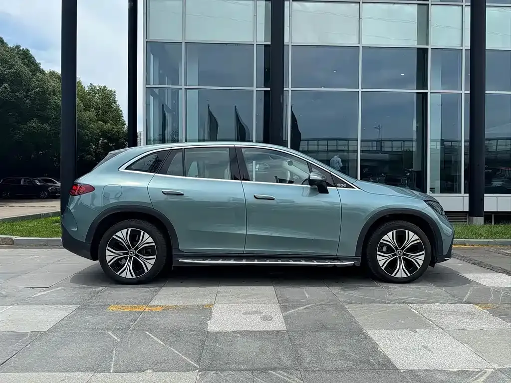 Mercedes-Benz EQE SUV — фото 7