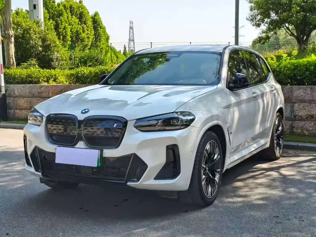 BMW iX3 — фото 1