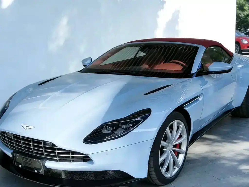 Aston Martin DB11 — фото 1