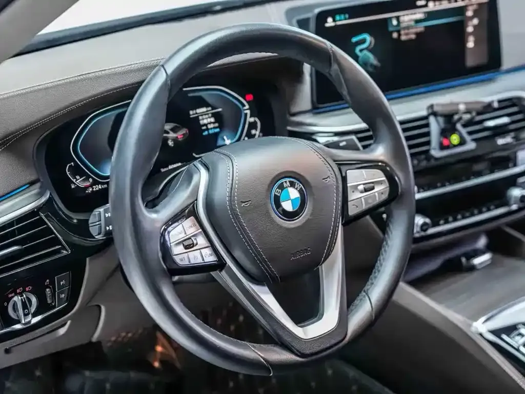 BMW 5 Series New Energy — фото 3