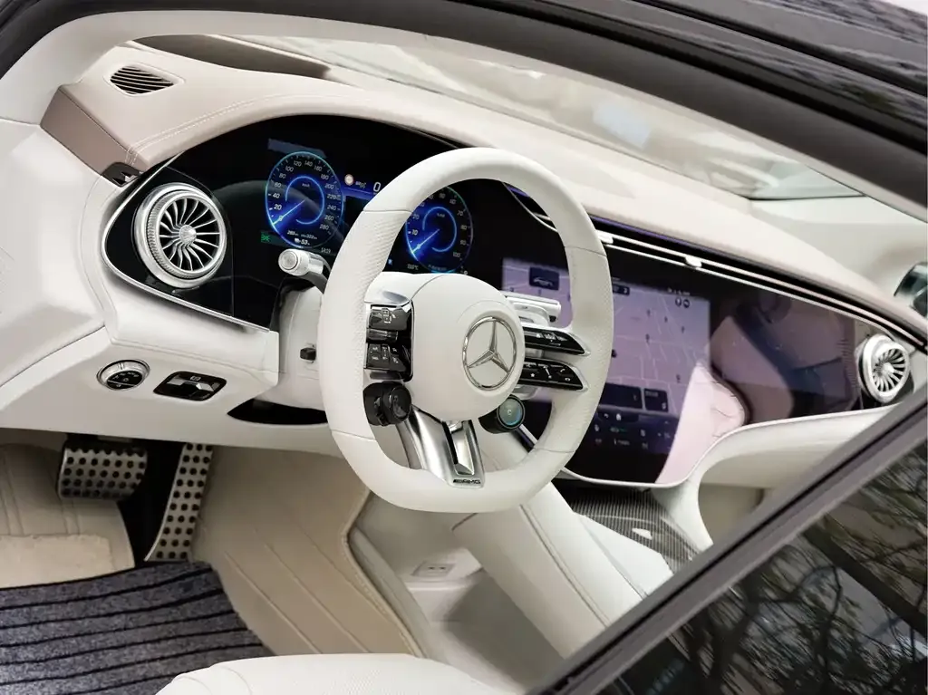 Mercedes-Benz EQS AMG — фото 10