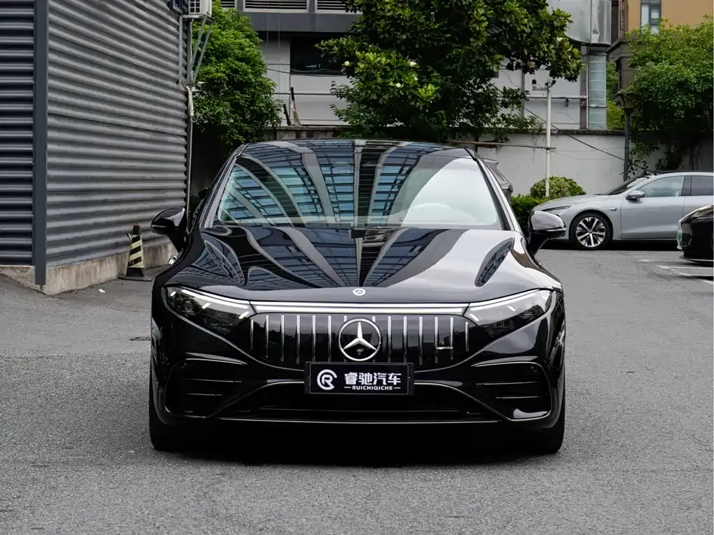 Mercedes-Benz EQS AMG — фото 3